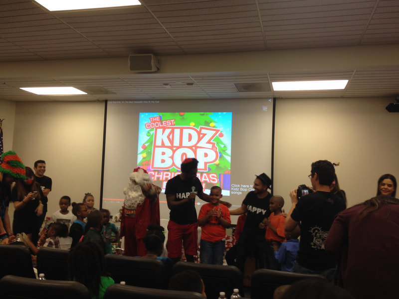 Actividad navideña comunitaria para niños